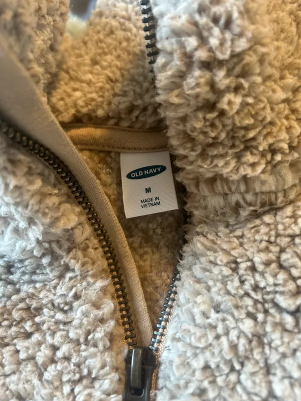 Old Navy Women’s Sherpa Pullover size m - Image 4