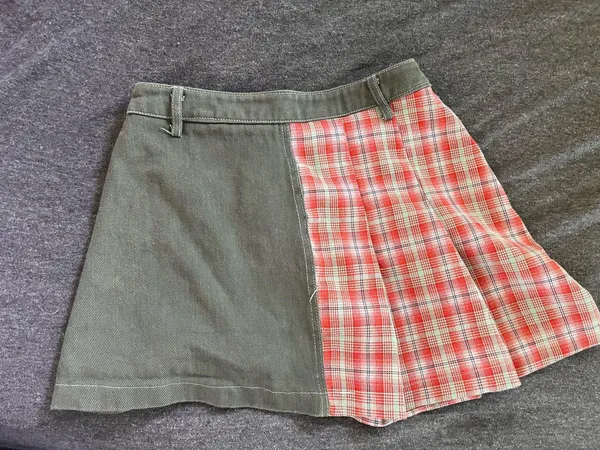 Green and red plaid mini skirt - Image 2