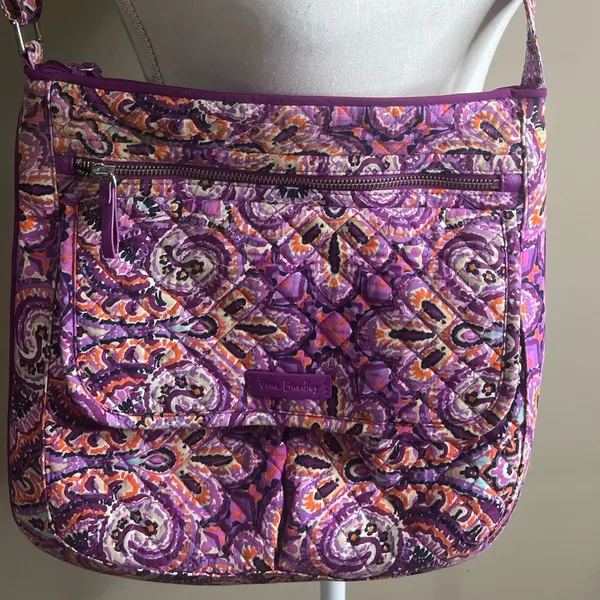 Vera Bradley Iconic Triple Zip Hipster Crossbody Purse Raspberry Medallion. - Image 4