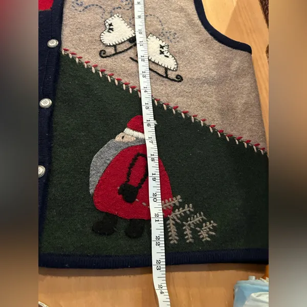 Woolrich Embroidered Skates Santa Christmas Holiday Sweater Vest Womens XL. - Image 10