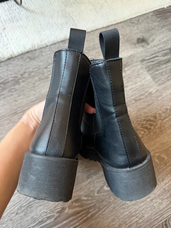 Dirty Laundry Monet Platform Chelsea Boot - Image 4
