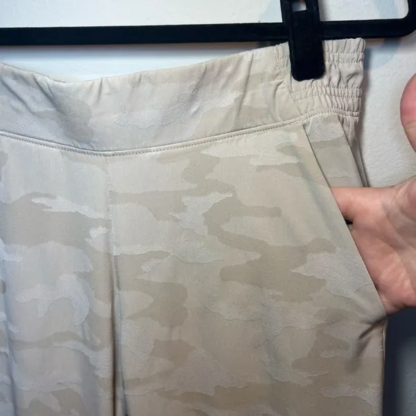 Athleta Brooklyn Jogger Pants Abalone Beige Camo Athletic Pockets Stretch Fall 8 - Image 5