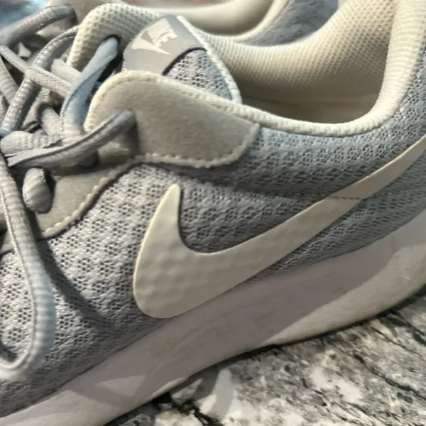 Nike Women's Gray Sneakers - Image 7