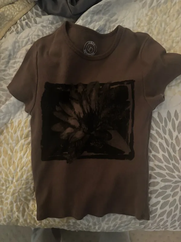Urban Outfitters Baby Tee Graphic Brown - Image 2