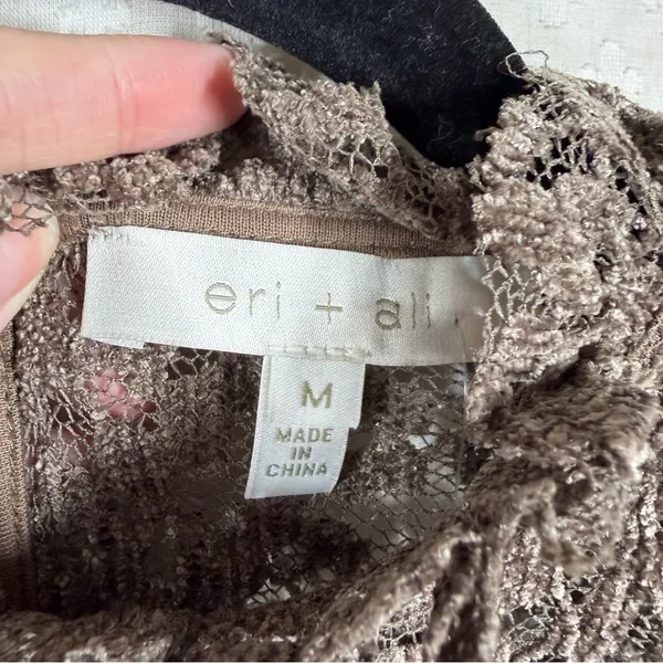 Anthropologie Eri + Ali Women Top Sz M NWT Taupe Brown Velvet Floral Delano Lace - Image 4