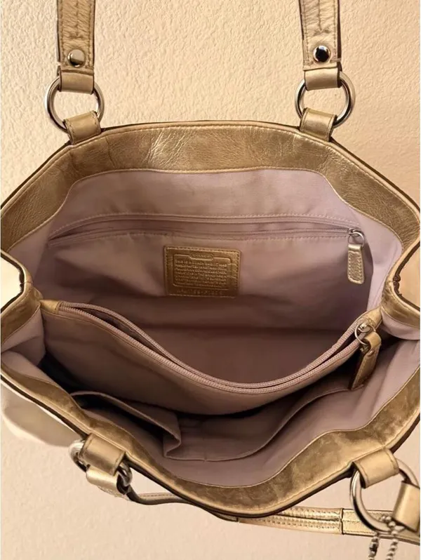 Coach Soho East West Carryall White/Gold Purse 2011 - Image 4