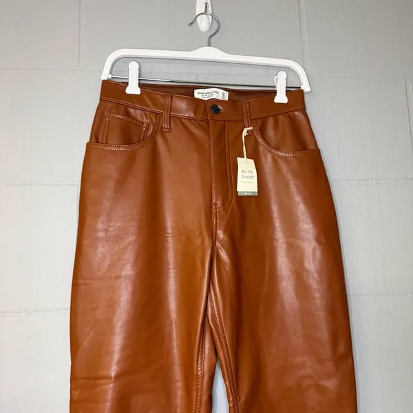 NWT Abercrombie & Fitch The 90s Straight Ultra High Rise in Cognac Leather 28/6 - Image 3