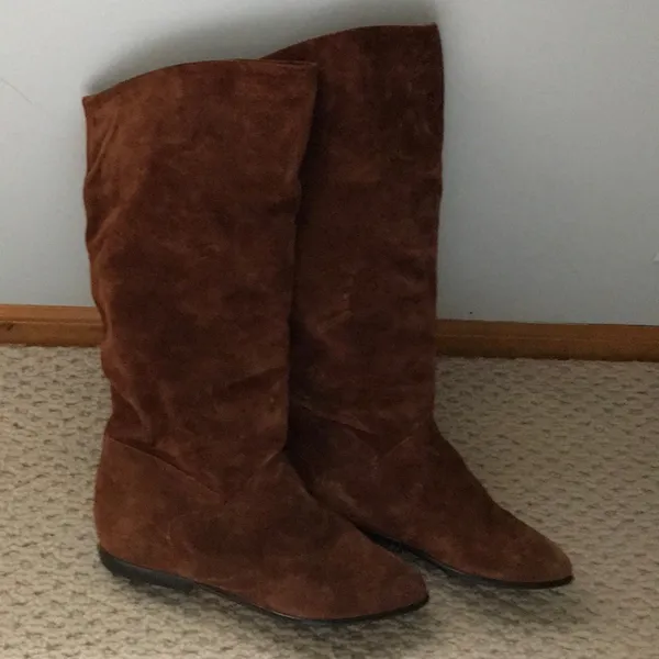 Great brown leather suede boots. Size 7 1/2. BNWT. - Image 3