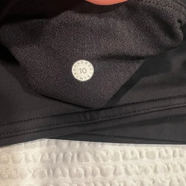 Lululemon On Pace Short *10" size 10 women - Image 5