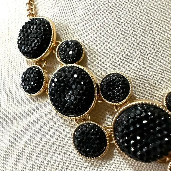 Black and gold tone statement necklace - Image 2