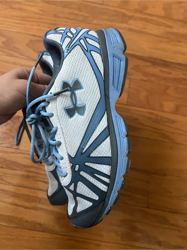Like new Under Armour women Athletic Shoes size 7.5 - Image 2