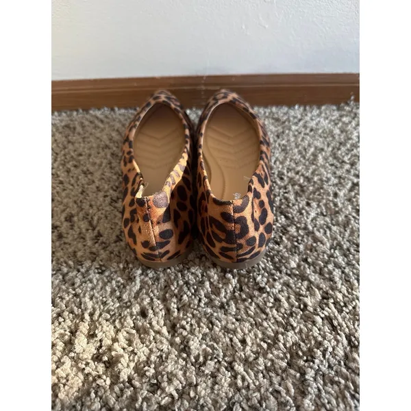 NWOT J. Mark Women's leopard print Pointed Toe Slip-On Flats‎ Size 10 - Image 3