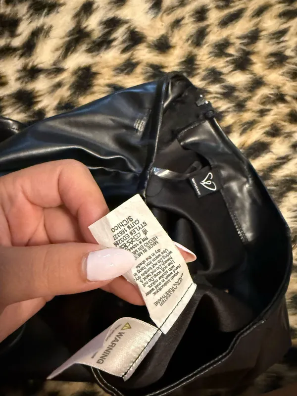 Windsor Mini Skirt Black Leather - Image 3
