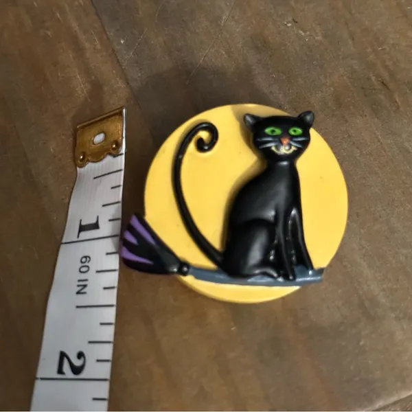 Vintage black Halloween cat and moon brooch - Image 3