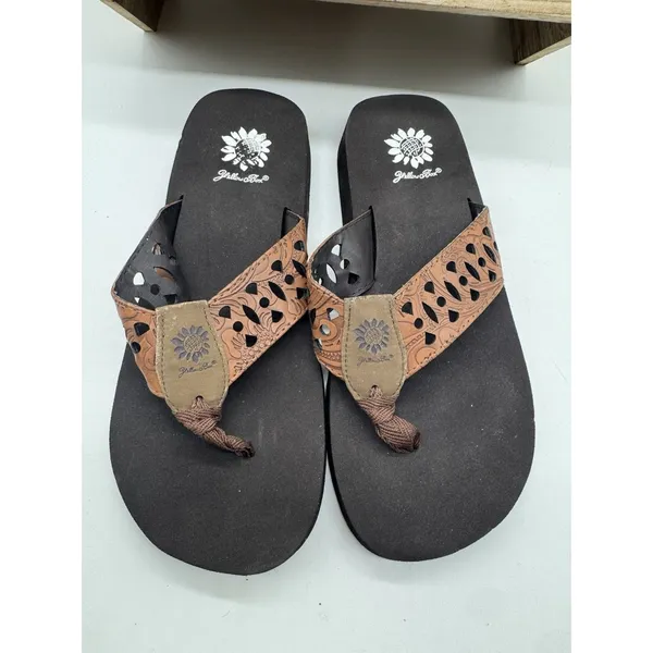 Yellow Box Shanda Sandals Womens 7.5 Brown Leather Flower Die Cut Straps - Image 2