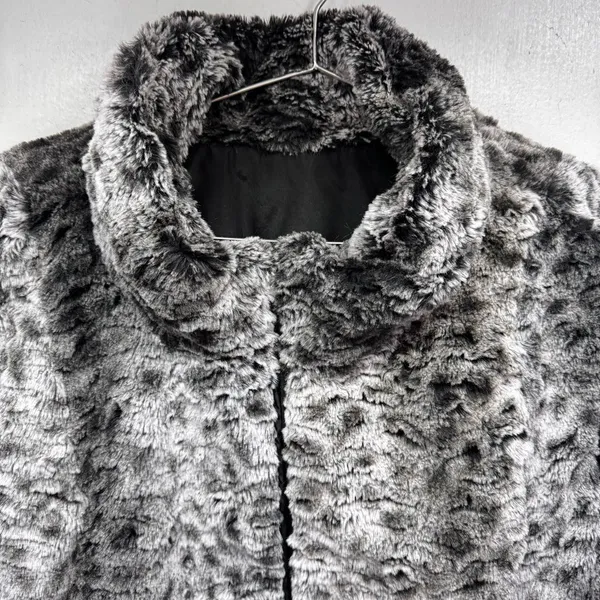 Reversible Vest Leopard Faux Fur Quilted Black with Fur Trim Vintage Y2K Mobwife - Image 6
