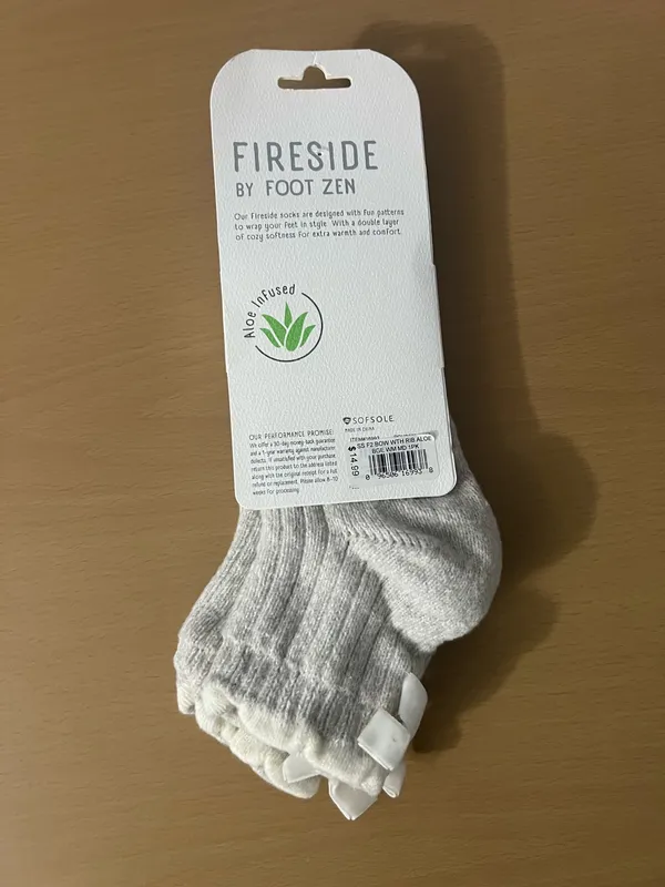 Women's 1 Pack Fireside Bow Quarter Cozy Socks - Image 5