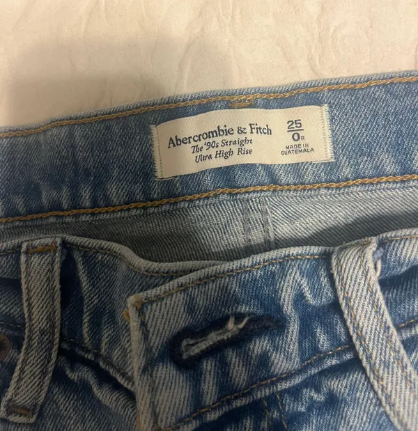 Abercrombie The 90s Straight Ultra High Rise Jeans - Image 3