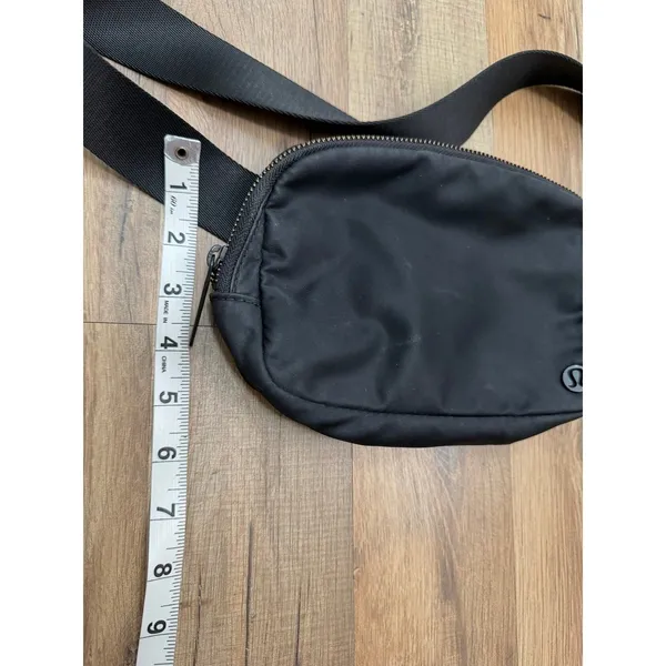 Lululemon‎ Everywhere Belt Bag Black Crossbody Waist Bag OS Nylon - Image 11