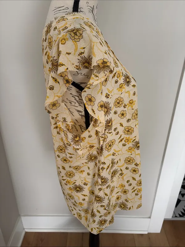 CeCe Large Yellow Floral Pintuck Shell Top - Image 4