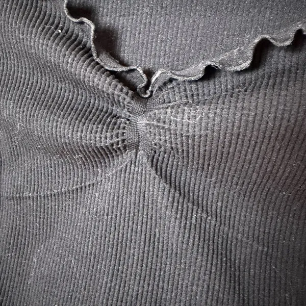 Urban Outfitters BDG Lettuce Edged Ribbed Crop Top Long Sleeve Size Small - Image 3