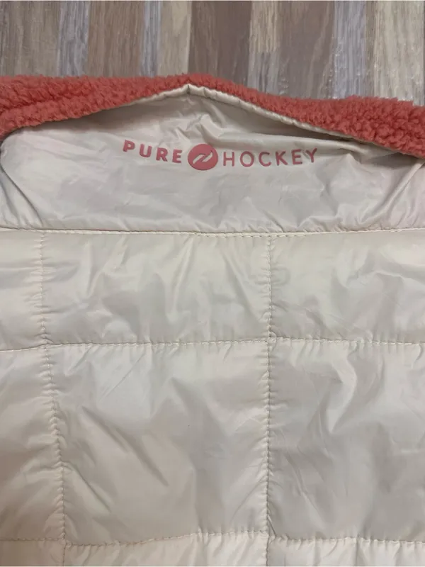 Pure Hockey Cream Quilted Pullover Jacket with Coral Sherpa Interior Women’s Med - Image 11