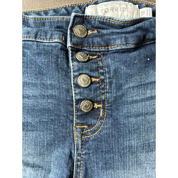 Torrid women's Blue Distressed 3" Jean Shorts Size‎ 18 - Image 4