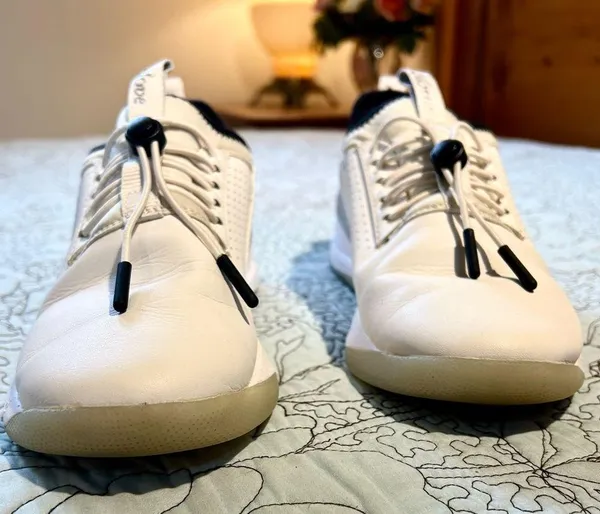 CLOVE Classic Fluid Resistant Nursing Sneaker Shoes CL003 Brilliant White W 7.5 - Image 3