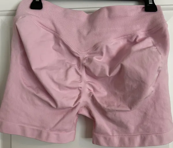 stretchy pink yoga shorts Size L - Image 2