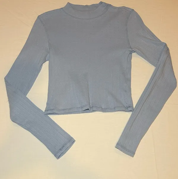 American Eagle Light Blue Pointelle Mock Neck Crop Long Sleeve Size Medium EUC - Image 3