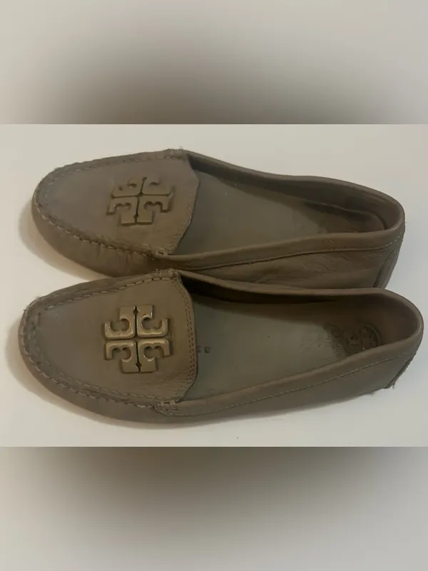Tory Burch Taupe Brown Leather Logo Driving Loafers - Image 4