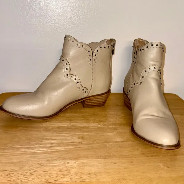 Nine West Cream Leather Studded Ankle Boots 6M Coastal Cowgirl Western Booties - Image 2