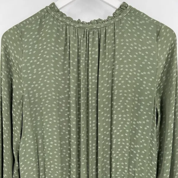 Current Air Laurel Mini Star‎ Dress Size Small Sage Green Tiered Pleated V-Neck - Image 7