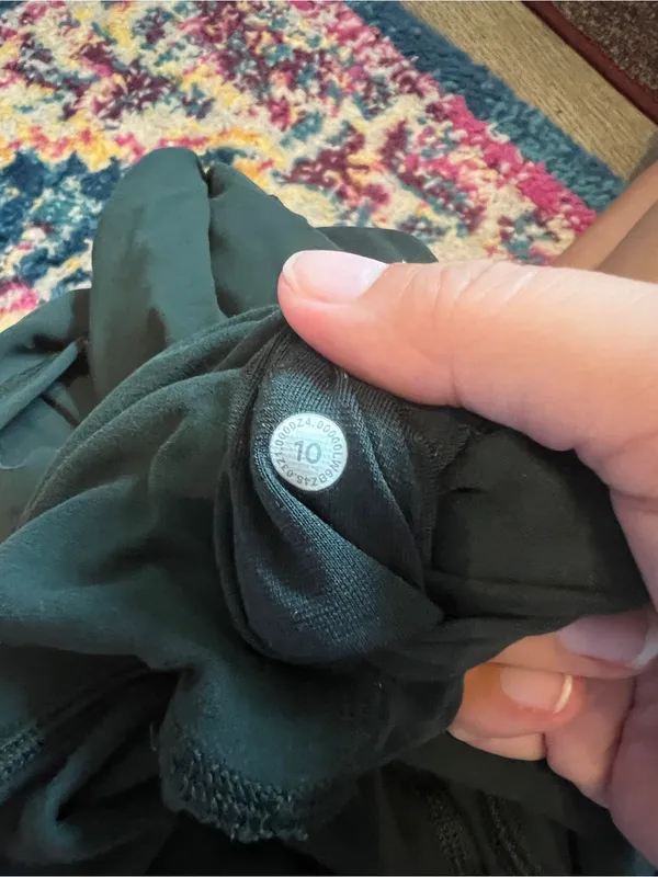 Lululemon Women’s Dark Green scalloped leggings - Image 9