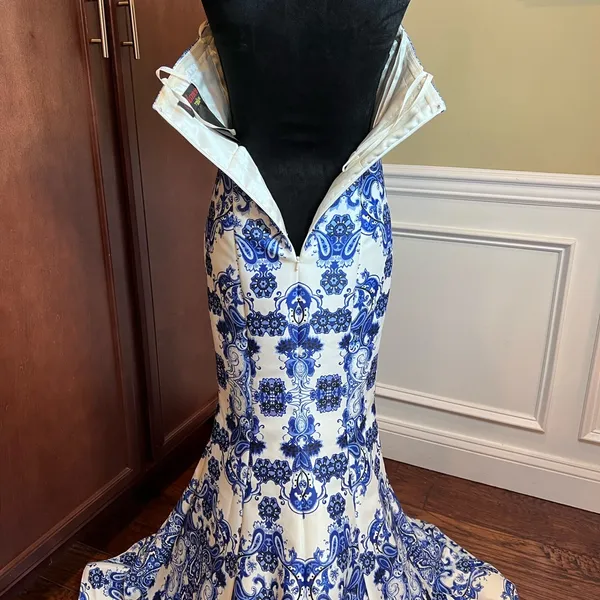 Terani Couture Glamour Strapless Blue&White Porcelain Print Mermaid Gown Formal - Image 8
