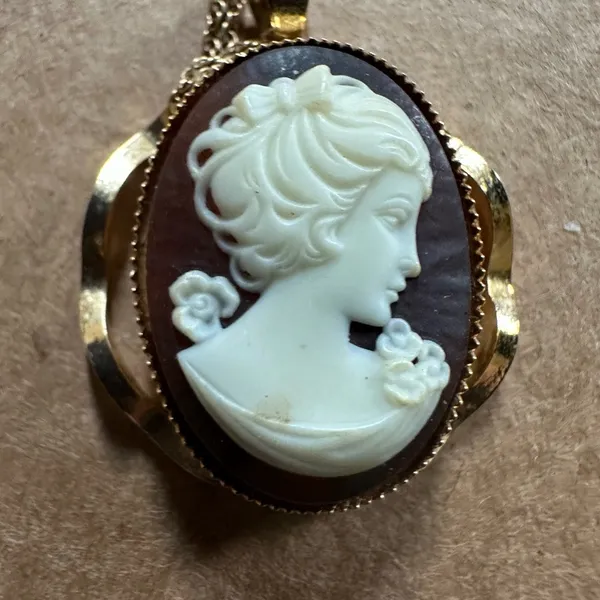 Elegant Gold and Brown Cameo Pendant Necklace - Image 2