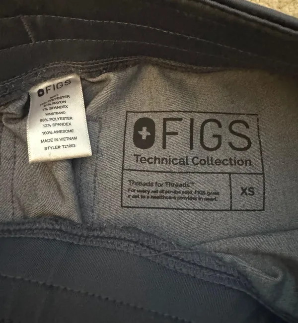 FIGS Scrubs Set - Image 4