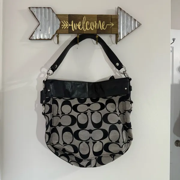 Coach Black and Cream Signature Shoulder Bag - Image 9