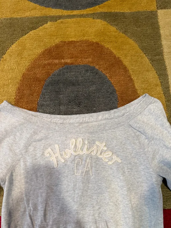 Hollister Co. Y2K Style Off The Shoulder Sweatshirt Size Medium See All Pics - Image 2