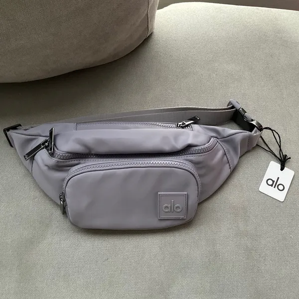 Alo Yoga Explorer Fanny Pack Fog - Image 2