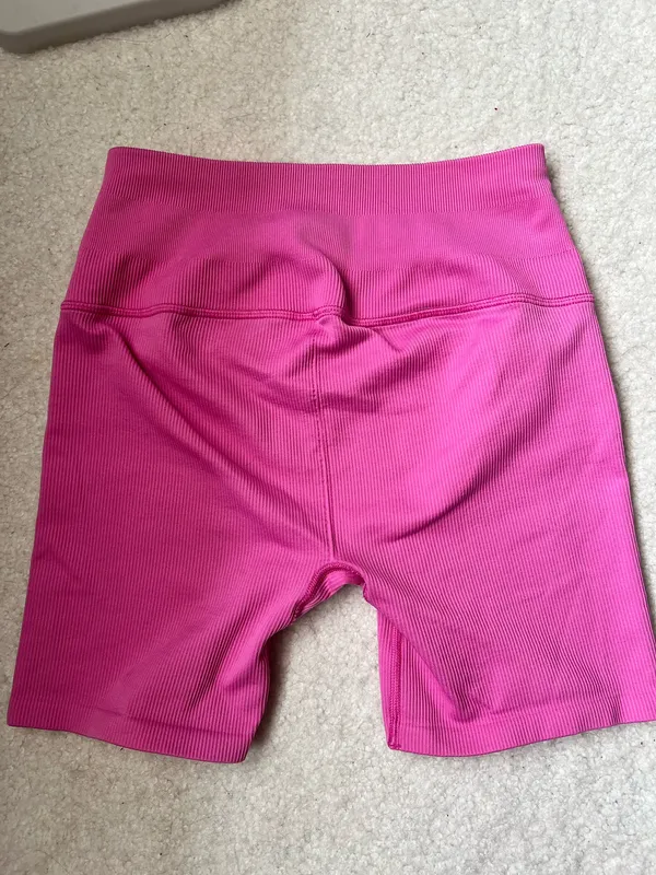 Alo Yoga Paradise Pink Shorts - Image 5