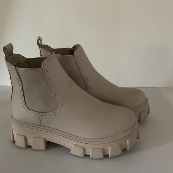 Circus by Sam Edelman NY Beige Platform Chelsea Boots Women’s Sz 6.5 Chunky Sole Ankle Booties - Image 5