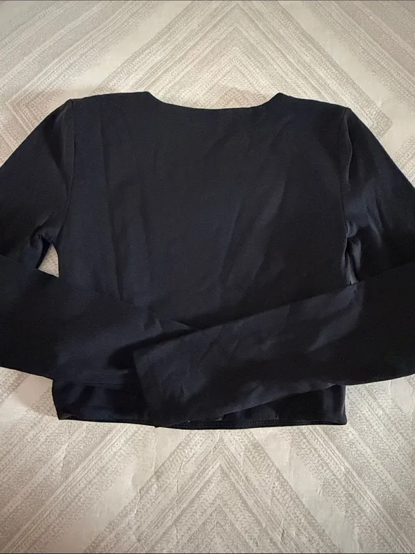 Aritzia Contour Black Crewneck Cropped Long Sleeve Top Size Small - Image 6
