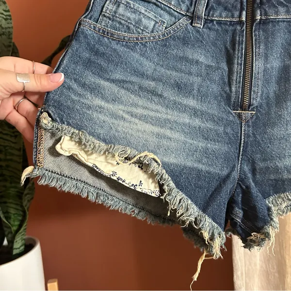 Free People Sunkissed Denim Short Overalls Zip‎ Front Jean Shortalls NEW Size 25 - Image 4