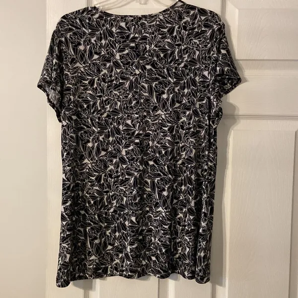 Nine &Co shirt size. XL preowned - Image 4