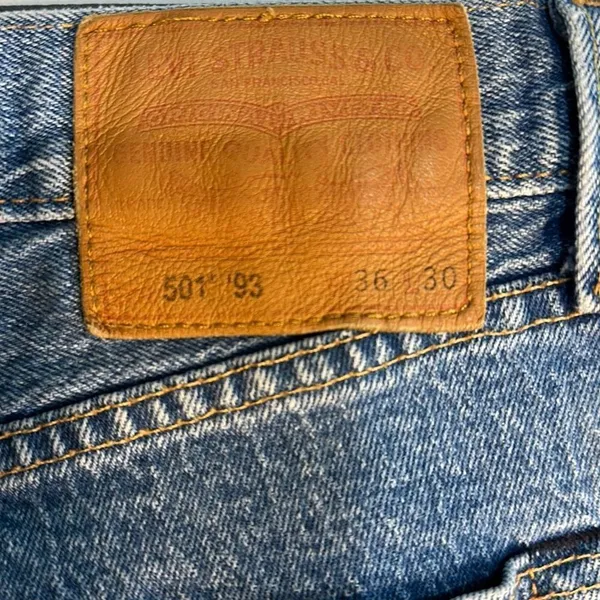 LEVIS 501/93 Button Fly Denim Waist: 34, Inseam: 27 inches - Image 10