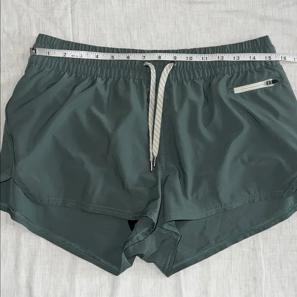 Vuori Clementine Athletic Running Shorts size large 2 inch - Image 9