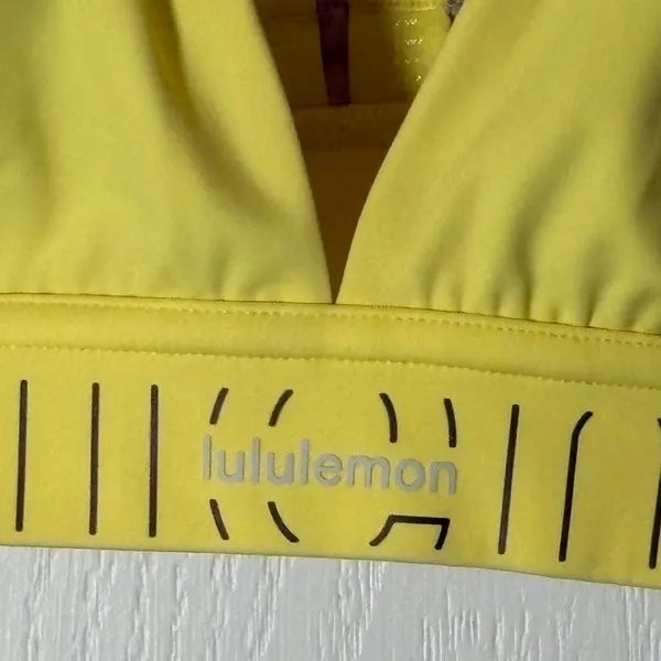 Lululemon License to Train Triangle Bra Light Support A/B Cup Logo Size 12. - Image 3