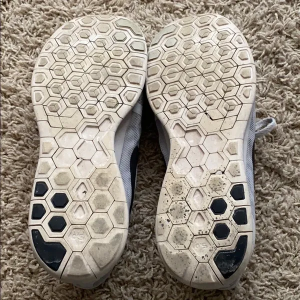 nike free runs - Image 4