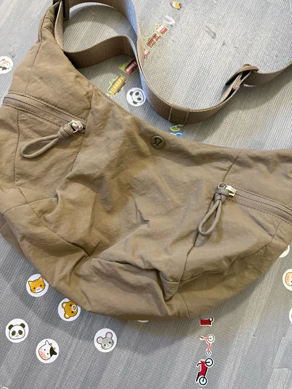 Lululemon olive green slouchy sling bag 6L - Image 3